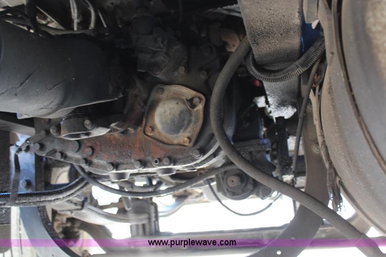 image for item H6229 1997 Peterbilt 385 service truck