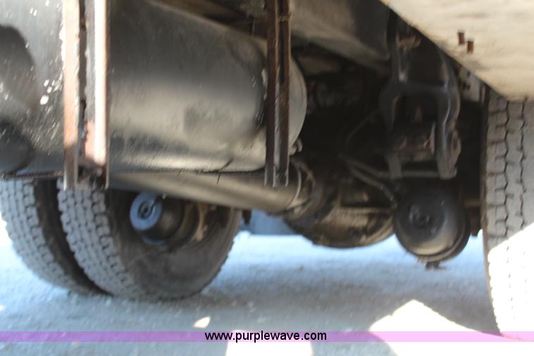 image for item H6229 1997 Peterbilt 385 service truck