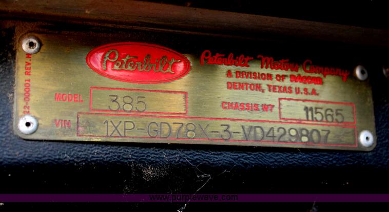 image for item H6229 1997 Peterbilt 385 service truck