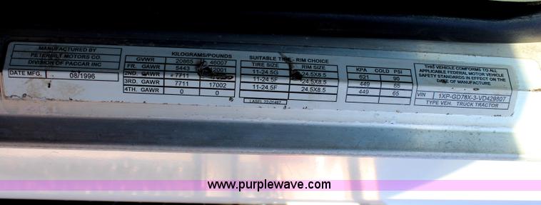 image for item H6229 1997 Peterbilt 385 service truck