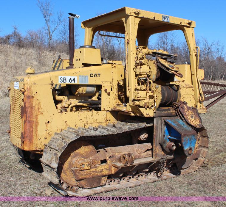 image for item H6233 1981 Caterpillar D4E Pipelayer dozer