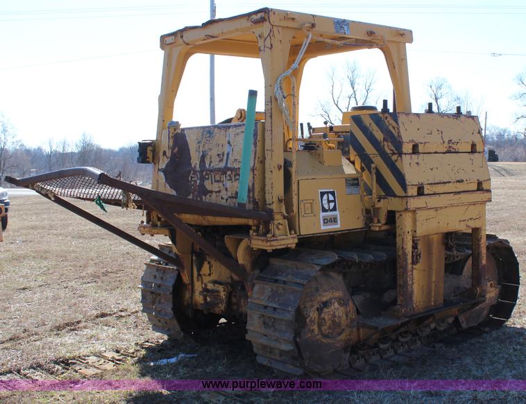 image for item H6233 1981 Caterpillar D4E Pipelayer dozer