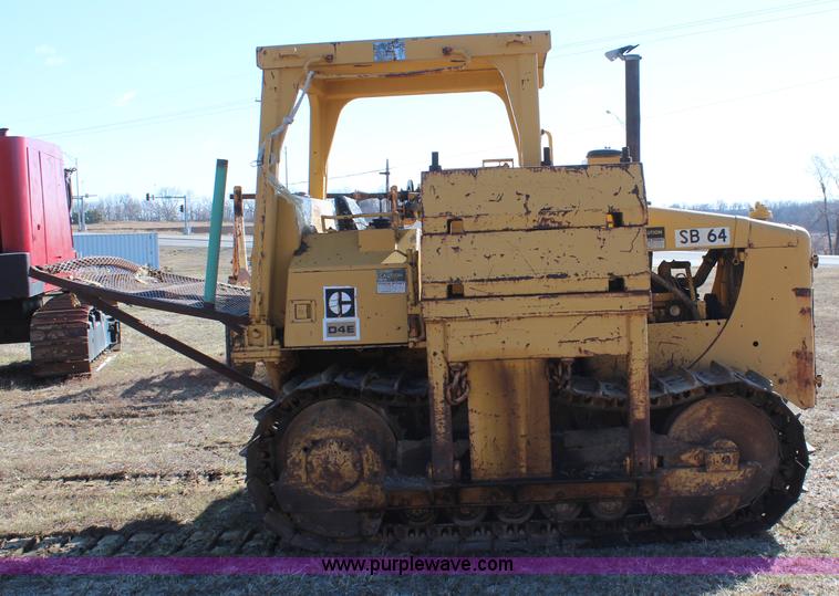 image for item H6233 1981 Caterpillar D4E Pipelayer dozer