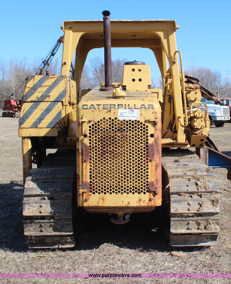 image for item H6233 1981 Caterpillar D4E Pipelayer dozer