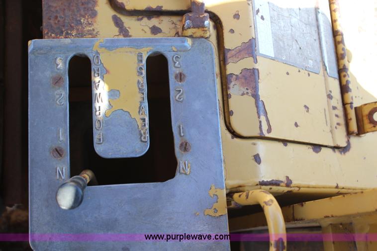 image for item H6233 1981 Caterpillar D4E Pipelayer dozer