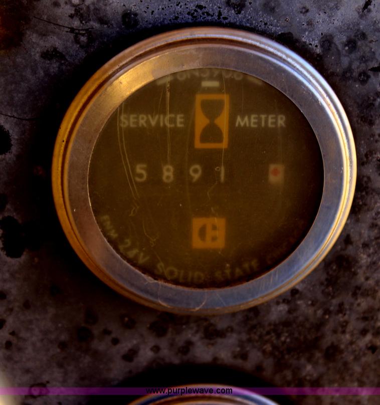 image for item H6233 1981 Caterpillar D4E Pipelayer dozer