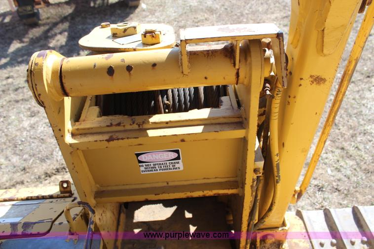 image for item H6233 1981 Caterpillar D4E Pipelayer dozer