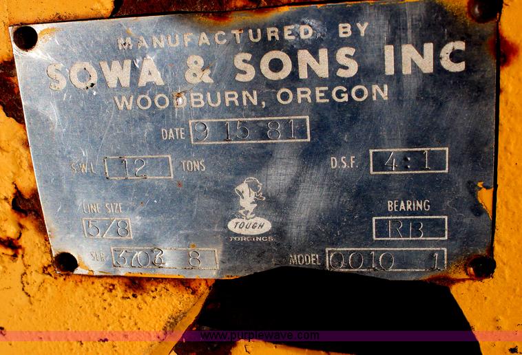 image for item H6233 1981 Caterpillar D4E Pipelayer dozer