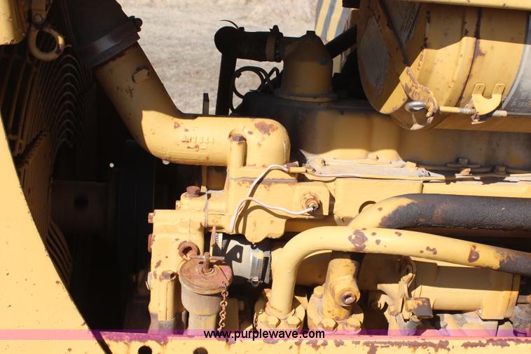image for item H6233 1981 Caterpillar D4E Pipelayer dozer