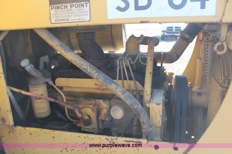image for item H6233 1981 Caterpillar D4E Pipelayer dozer