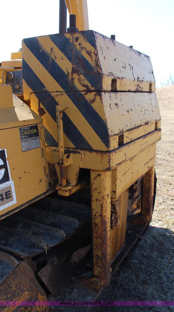 image for item H6233 1981 Caterpillar D4E Pipelayer dozer