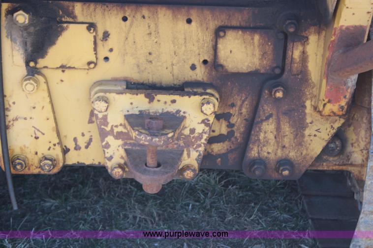image for item H6233 1981 Caterpillar D4E Pipelayer dozer