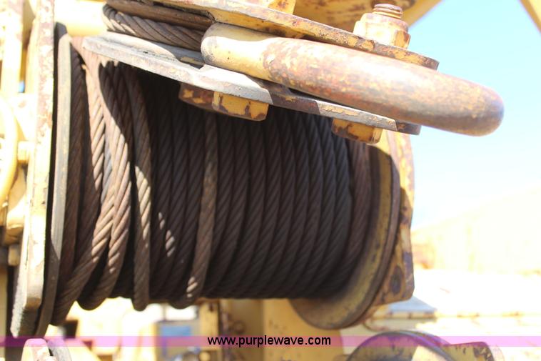 image for item H6233 1981 Caterpillar D4E Pipelayer dozer