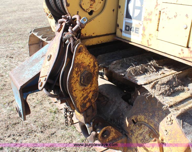 image for item H6233 1981 Caterpillar D4E Pipelayer dozer