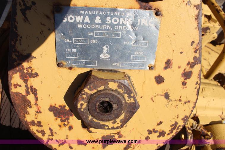 image for item H6233 1981 Caterpillar D4E Pipelayer dozer