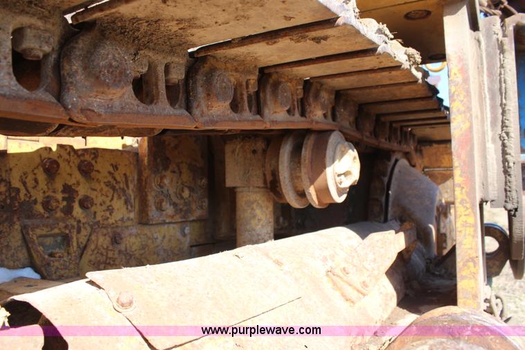 image for item H6233 1981 Caterpillar D4E Pipelayer dozer