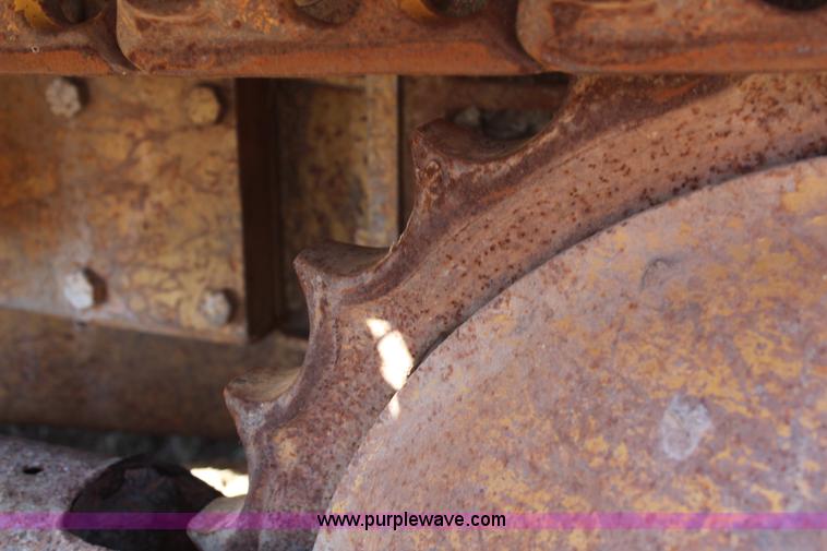 image for item H6233 1981 Caterpillar D4E Pipelayer dozer
