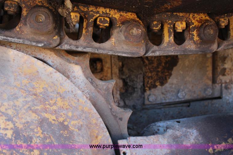 image for item H6233 1981 Caterpillar D4E Pipelayer dozer