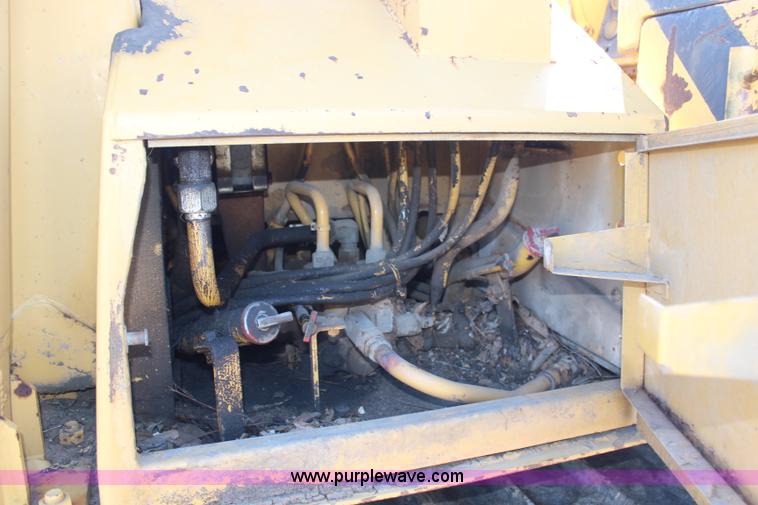 image for item H6233 1981 Caterpillar D4E Pipelayer dozer