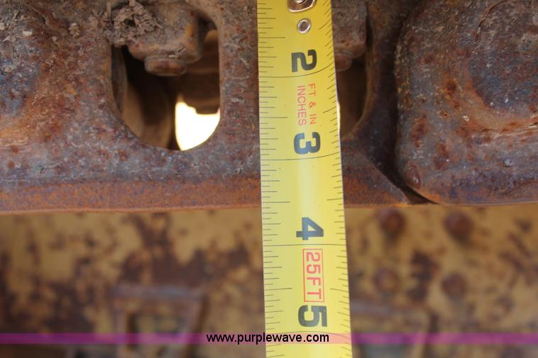 image for item H6233 1981 Caterpillar D4E Pipelayer dozer