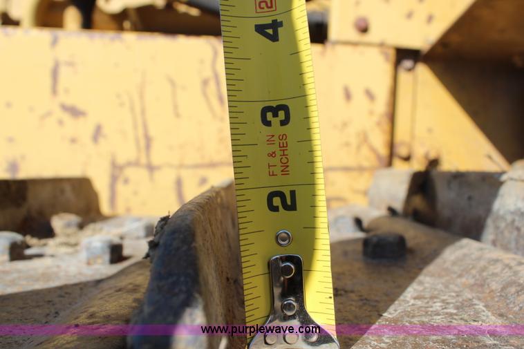 image for item H6233 1981 Caterpillar D4E Pipelayer dozer