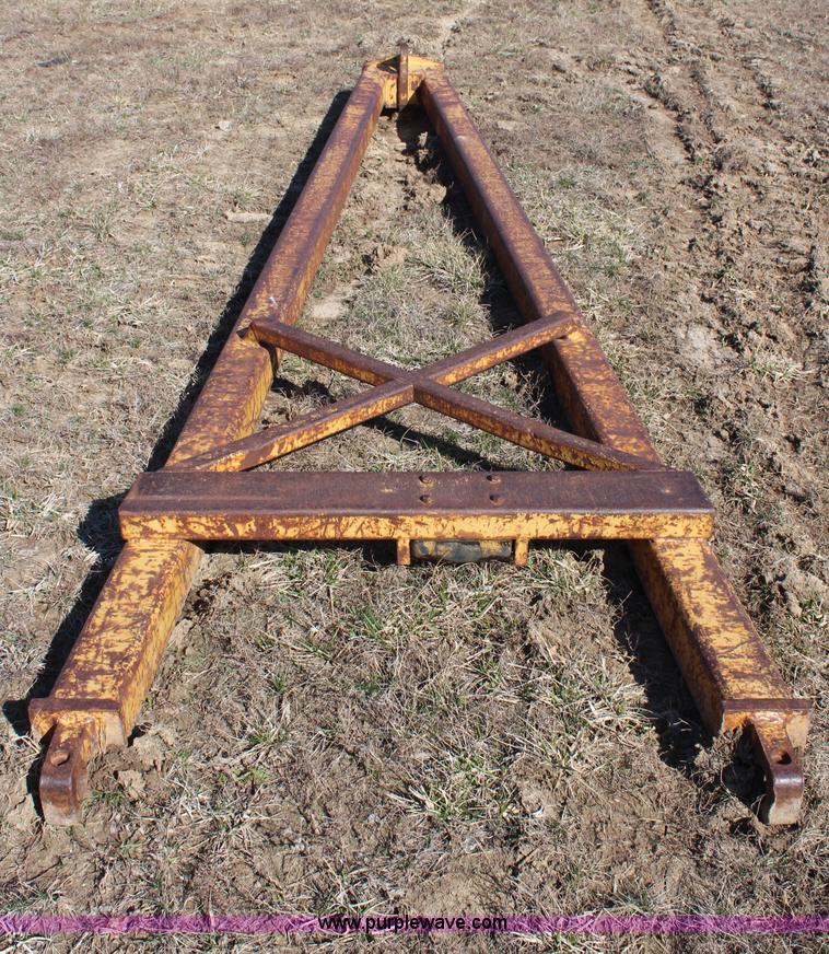 image for item H6233 1981 Caterpillar D4E Pipelayer dozer