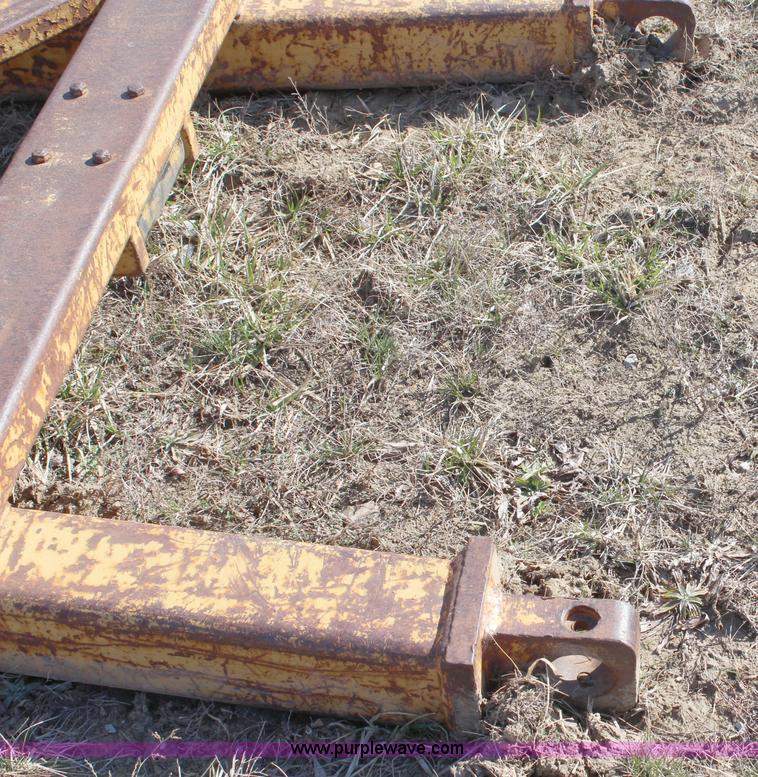 image for item H6233 1981 Caterpillar D4E Pipelayer dozer