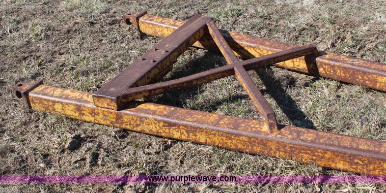 image for item H6233 1981 Caterpillar D4E Pipelayer dozer