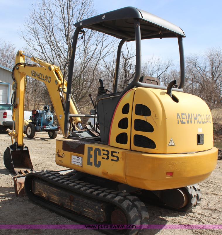 image for item H6245 2001 New Holland EC35 mini excavator
