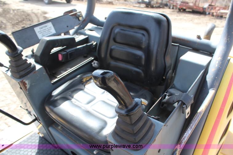 image for item H6245 2001 New Holland EC35 mini excavator