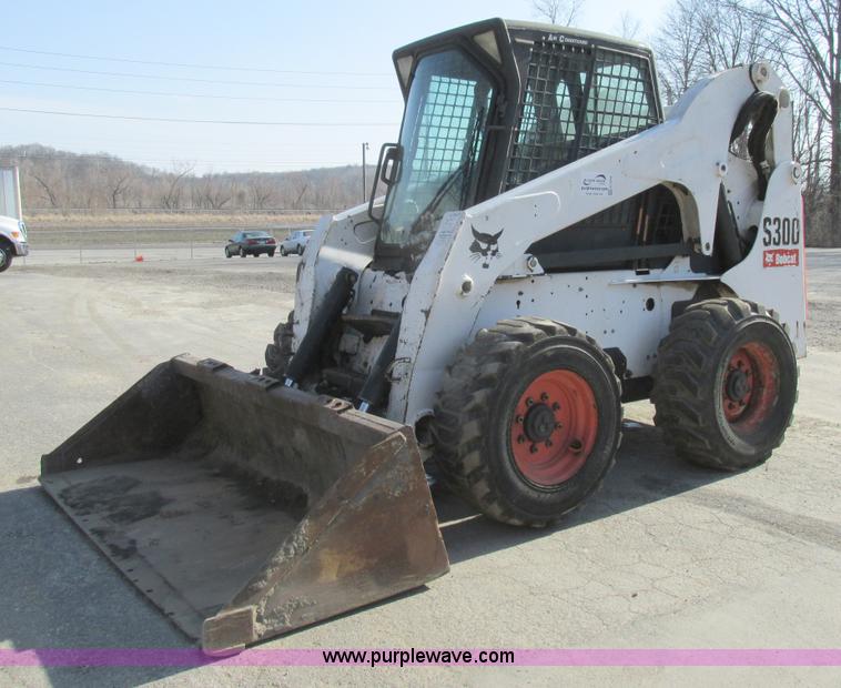 image for item H7696 2007 Bobcat S300 skid steer