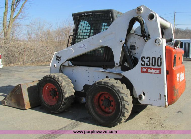 image for item H7696 2007 Bobcat S300 skid steer