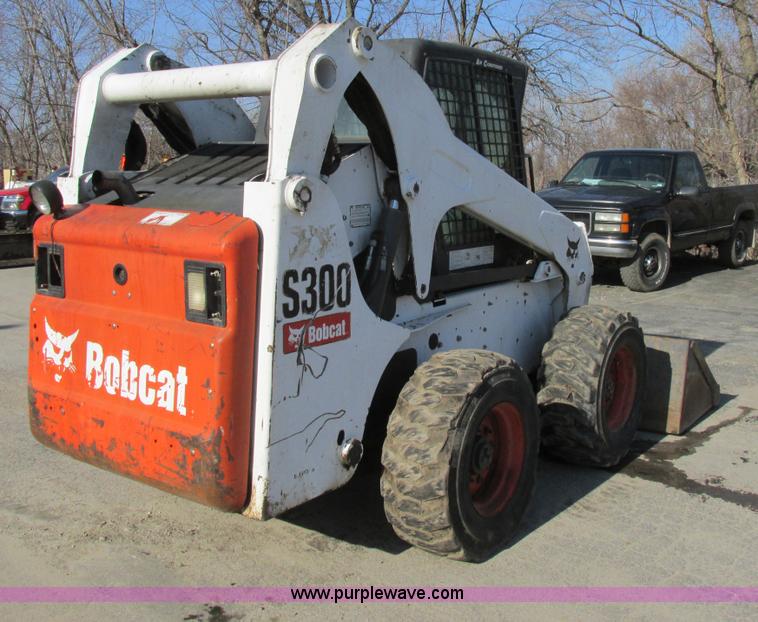 image for item H7696 2007 Bobcat S300 skid steer