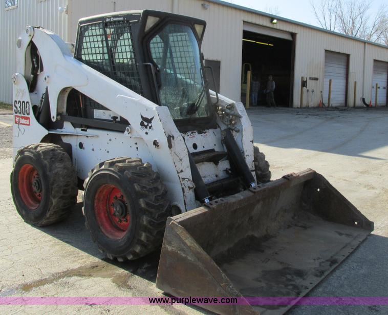 image for item H7696 2007 Bobcat S300 skid steer
