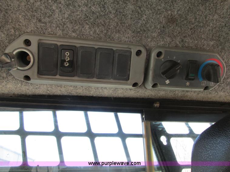 image for item H7696 2007 Bobcat S300 skid steer