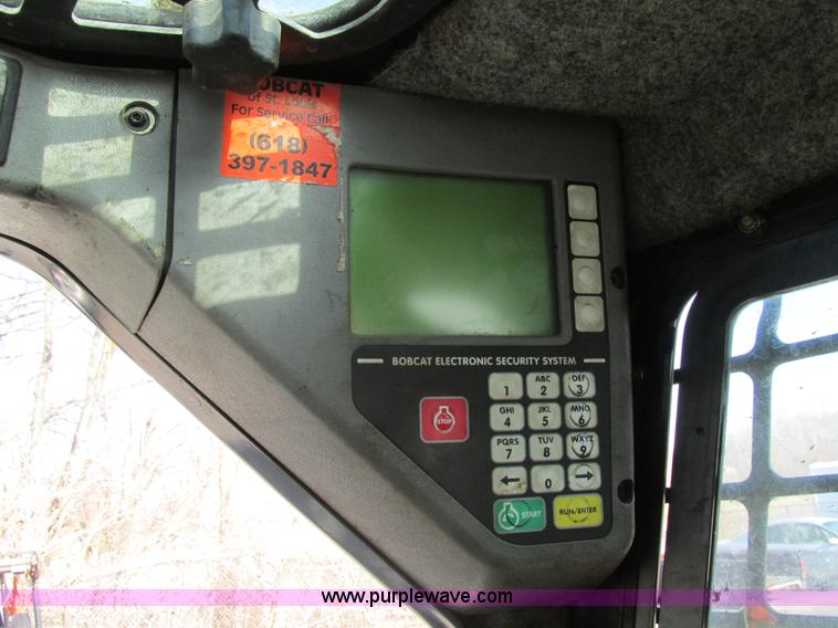 image for item H7696 2007 Bobcat S300 skid steer