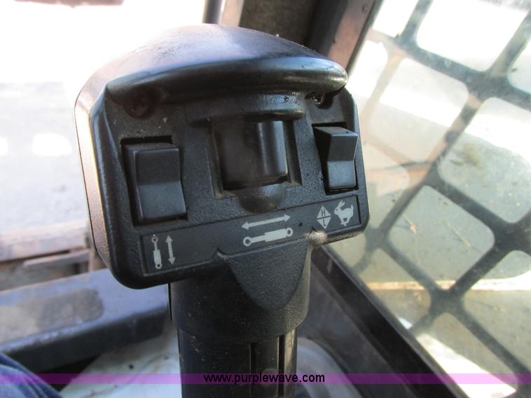 image for item H7696 2007 Bobcat S300 skid steer