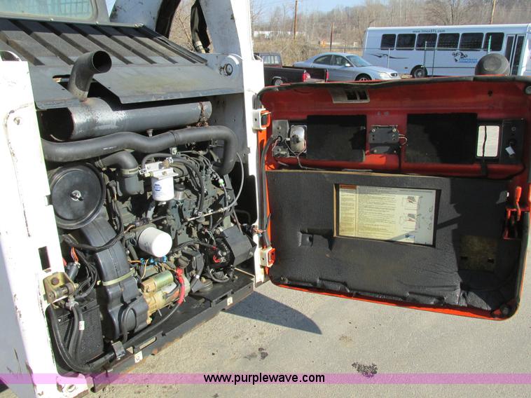 image for item H7696 2007 Bobcat S300 skid steer