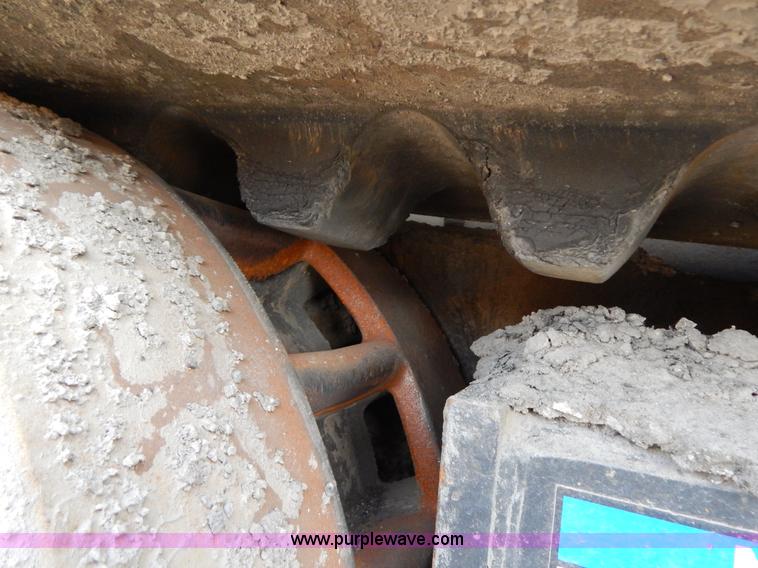 image for item I1026 2005 Blaw-Knox PF-5510 asphalt paver