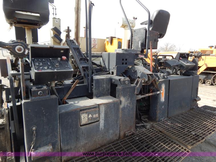 image for item I1026 2005 Blaw-Knox PF-5510 asphalt paver