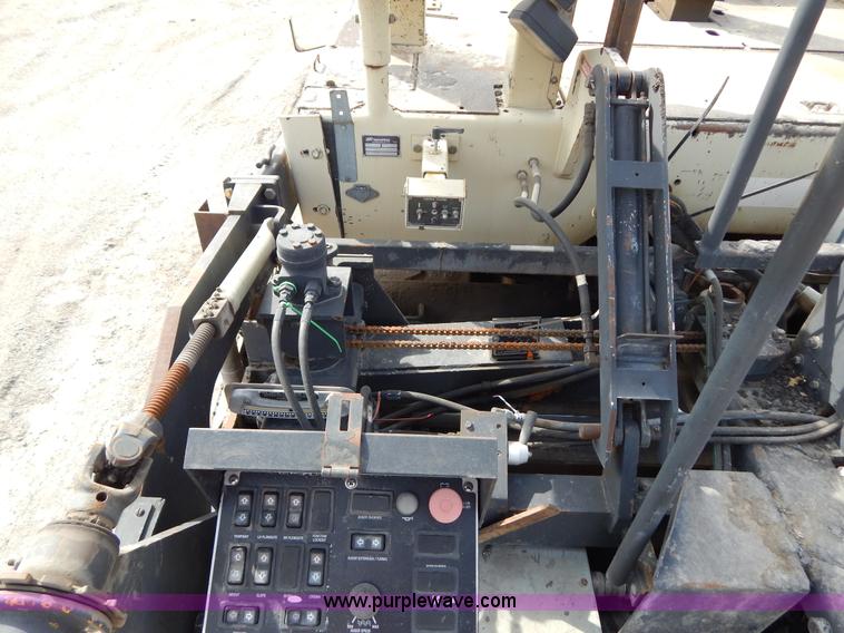 image for item I1026 2005 Blaw-Knox PF-5510 asphalt paver