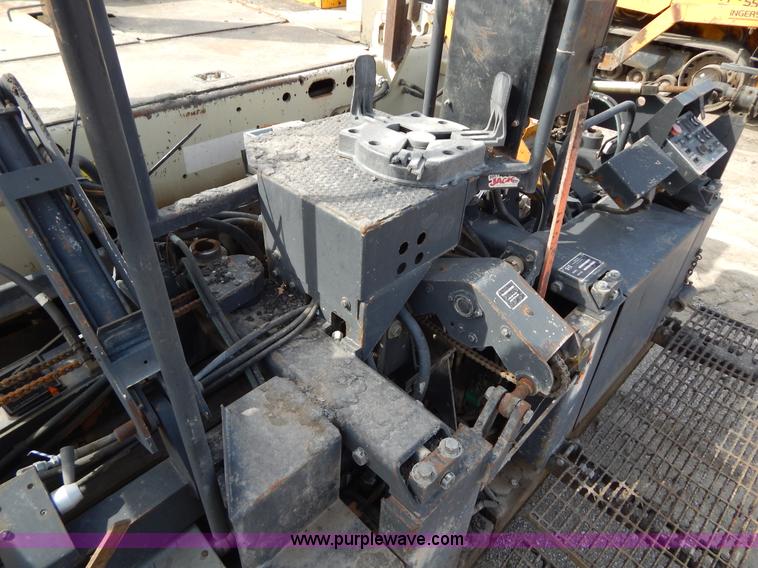 image for item I1026 2005 Blaw-Knox PF-5510 asphalt paver