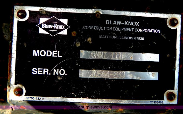 image for item I1026 2005 Blaw-Knox PF-5510 asphalt paver