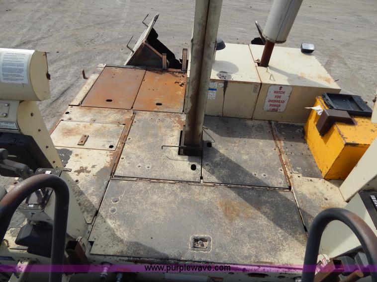 image for item I1026 2005 Blaw-Knox PF-5510 asphalt paver