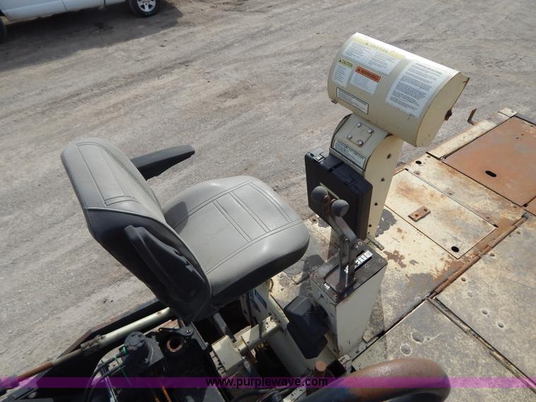 image for item I1026 2005 Blaw-Knox PF-5510 asphalt paver