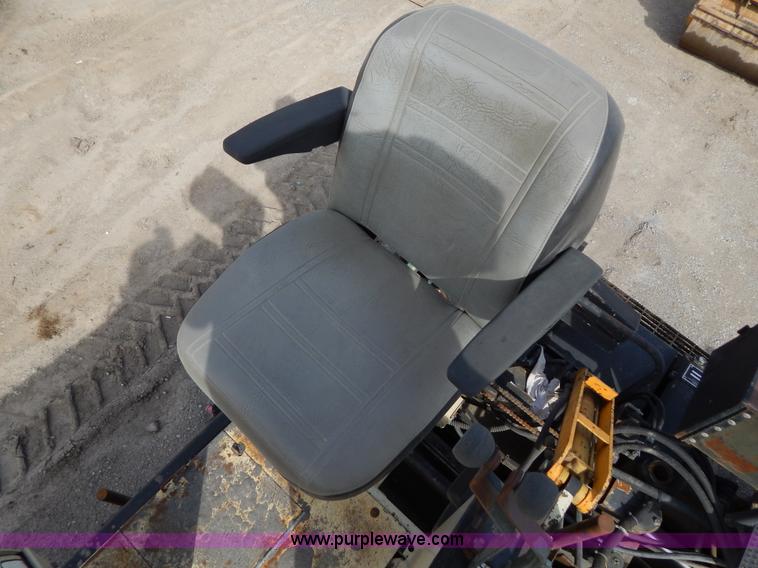 image for item I1026 2005 Blaw-Knox PF-5510 asphalt paver