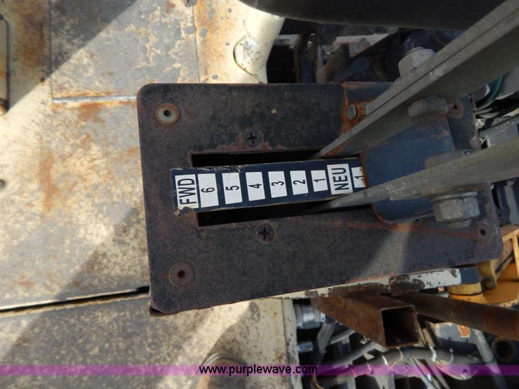 image for item I1026 2005 Blaw-Knox PF-5510 asphalt paver