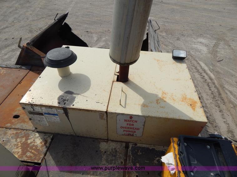 image for item I1026 2005 Blaw-Knox PF-5510 asphalt paver