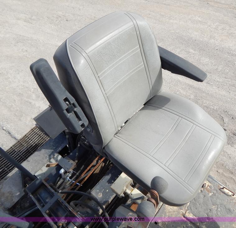 image for item I1026 2005 Blaw-Knox PF-5510 asphalt paver