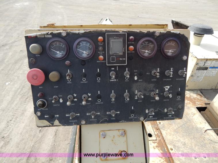 image for item I1026 2005 Blaw-Knox PF-5510 asphalt paver